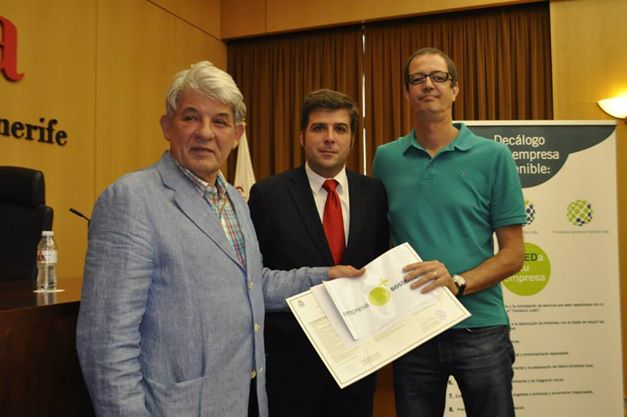 Canarias Recycling recibe el diploma de nuestro compromiso Personas + Sostenibles